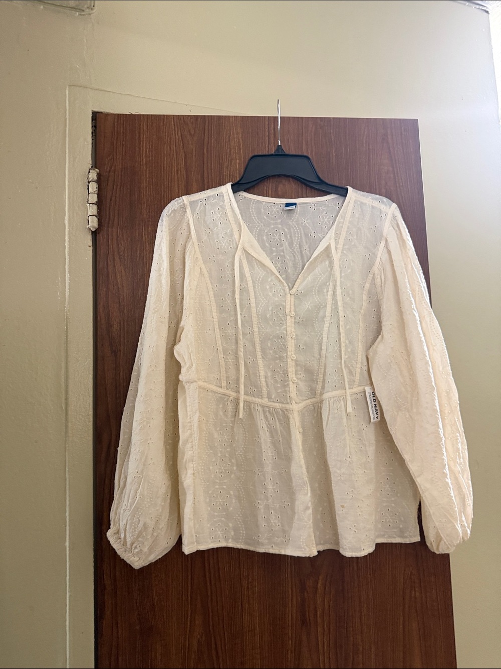 Old Navy Cream Eyelet Button-Front Peasant Blouse